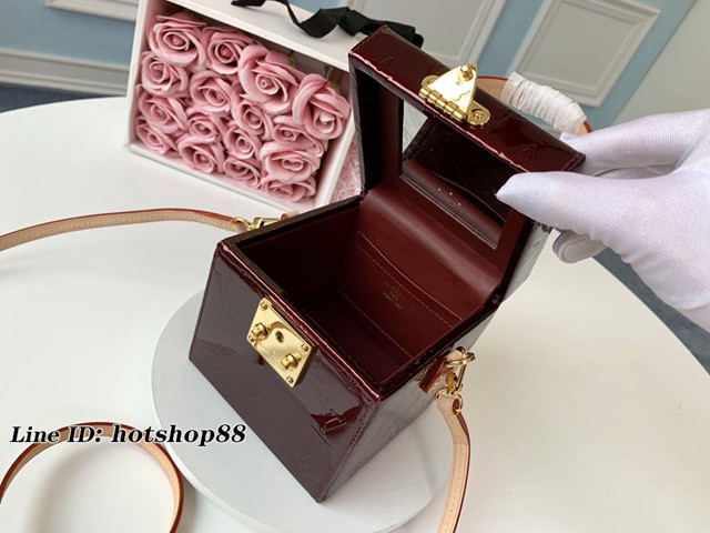 路易威登LV女包 M52466酒紅 LV新版小方包 Bleecker Box手袋 LV水波紋皮革女士手提肩背包 xxlv1749